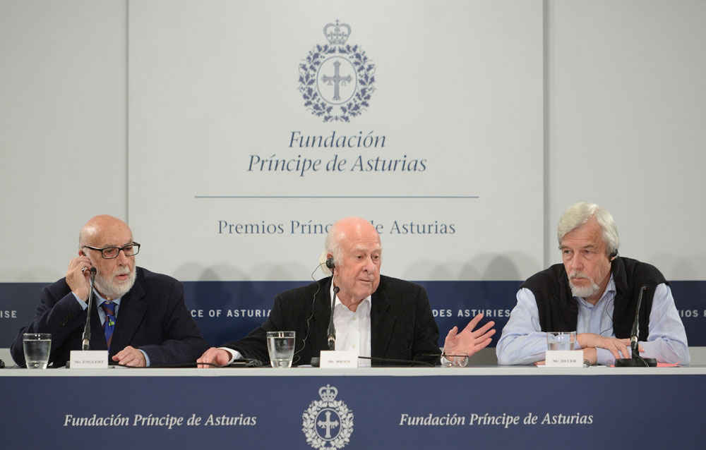 Rueda de prensa de Peter Higgs, François Englert y Rolf Heuer, presidente del CERN